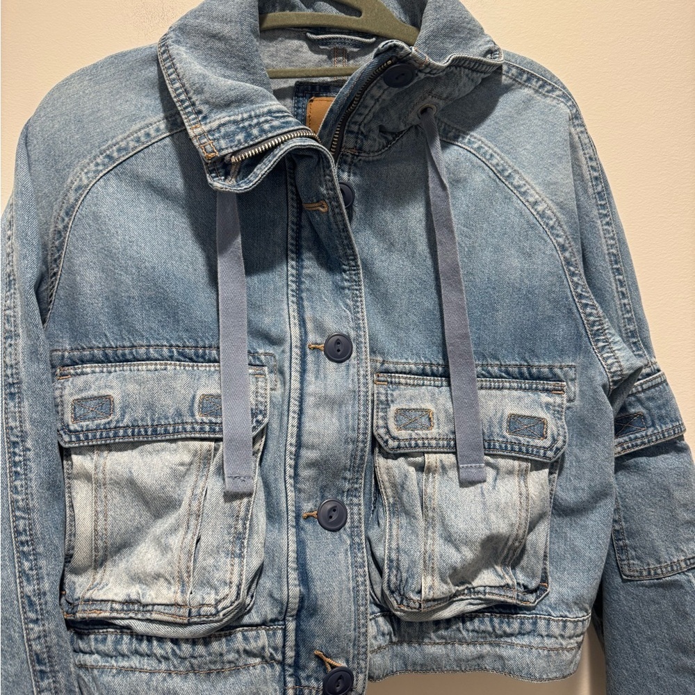 American Eagle Dreamy Drape Cargo cropped Jean jacket - Picture 3 of 5